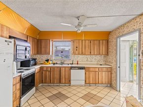 271 S Hollybrook Dr 51106, Pembroke Pines FL 33025
