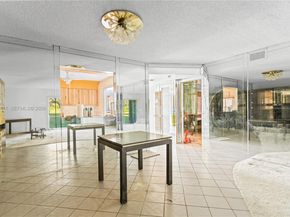 271 S Hollybrook Dr 51106, Pembroke Pines FL 33025