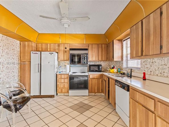 271 S Hollybrook Dr 51106, Pembroke Pines FL 33025