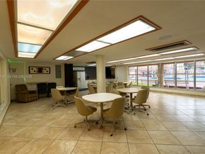 1910 W 56th St 3321, Hialeah FL 33012