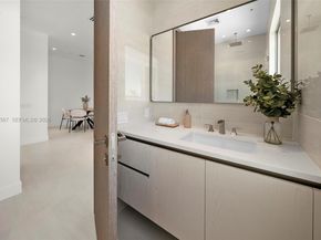 246 NE 6th Ave 302, Delray Beach FL 33483