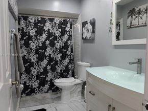 9740 SW 13th St, Pembroke Pines FL 33025
