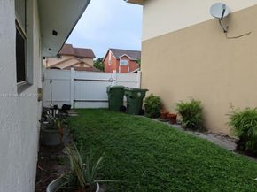9740 SW 13th St, Pembroke Pines FL 33025