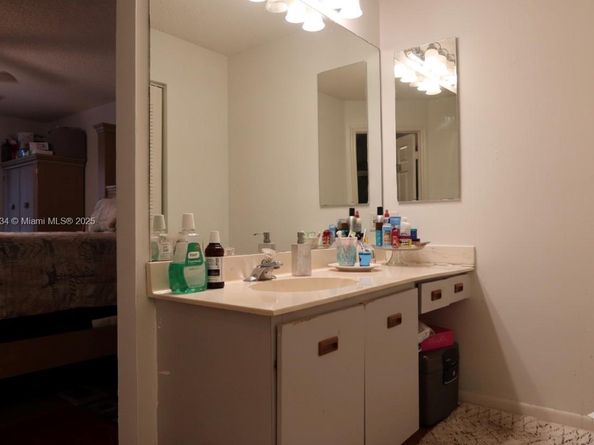 9740 SW 13th St, Pembroke Pines FL 33025