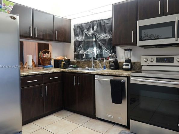 9740 SW 13th St, Pembroke Pines FL 33025