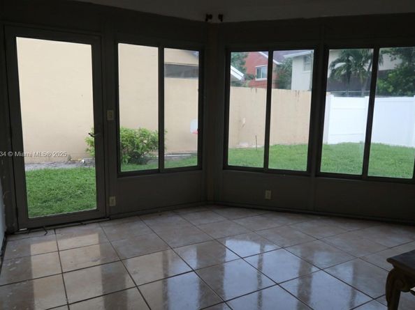 9740 SW 13th St, Pembroke Pines FL 33025