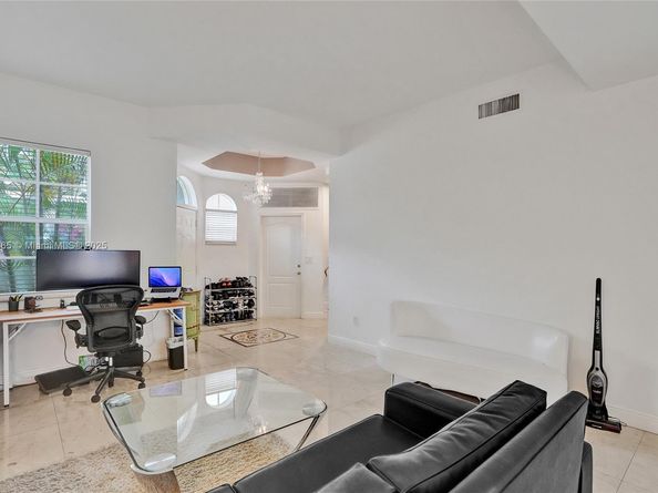 18450 NE 30th Pl, Aventura FL 33160