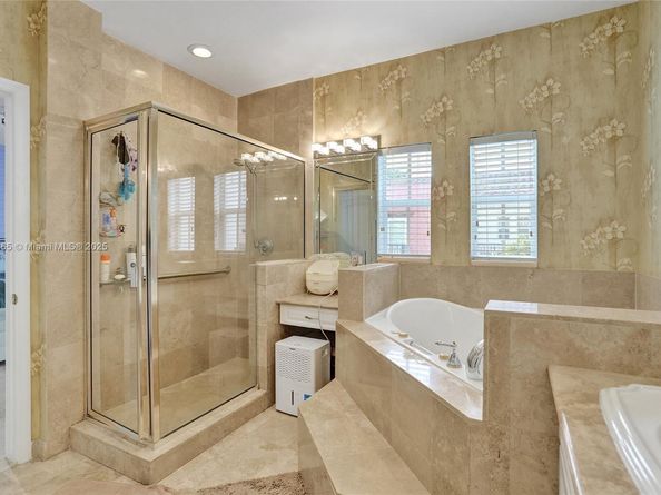 18450 NE 30th Pl, Aventura FL 33160