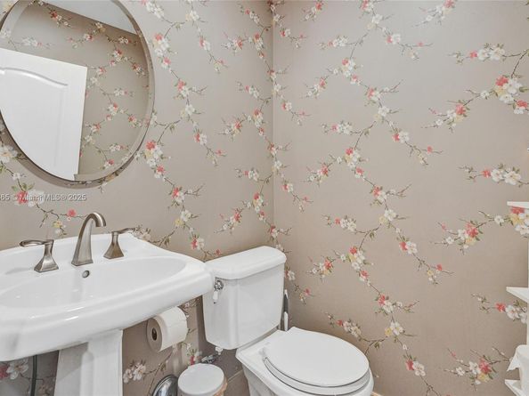 18450 NE 30th Pl, Aventura FL 33160