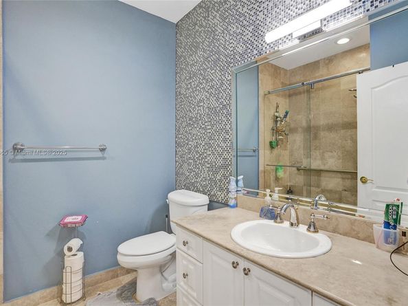 18450 NE 30th Pl, Aventura FL 33160