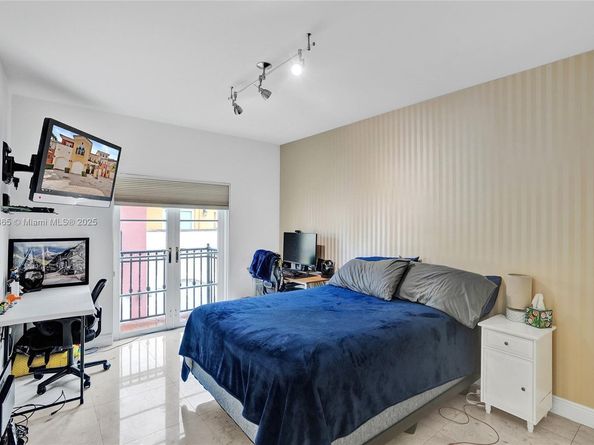 18450 NE 30th Pl, Aventura FL 33160