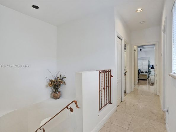 18450 NE 30th Pl, Aventura FL 33160