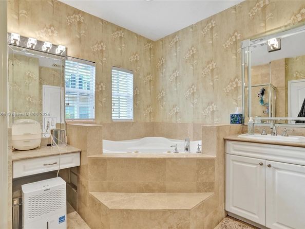 18450 NE 30th Pl, Aventura FL 33160