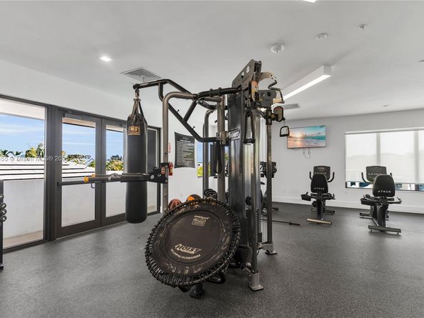 8279 NW 43rd St, Doral FL 33166