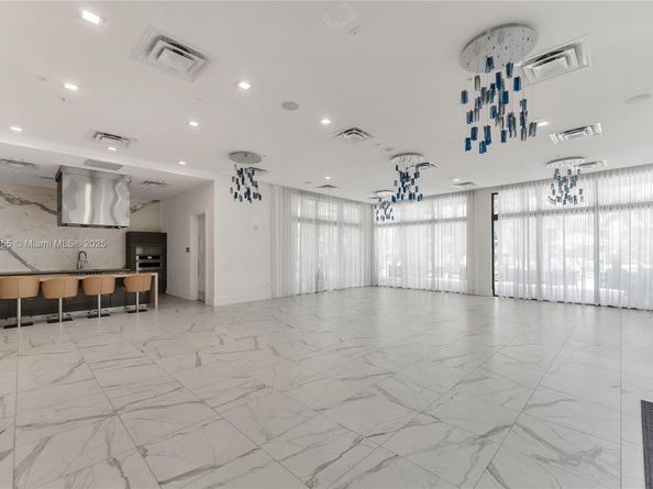 8279 NW 43rd St, Doral FL 33166
