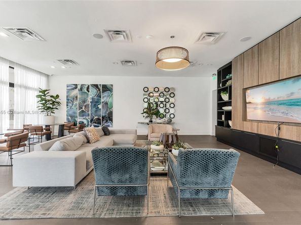 8279 NW 43rd St, Doral FL 33166