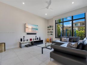 8279 NW 43rd St, Doral FL 33166