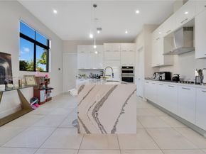 8279 NW 43rd St, Doral FL 33166