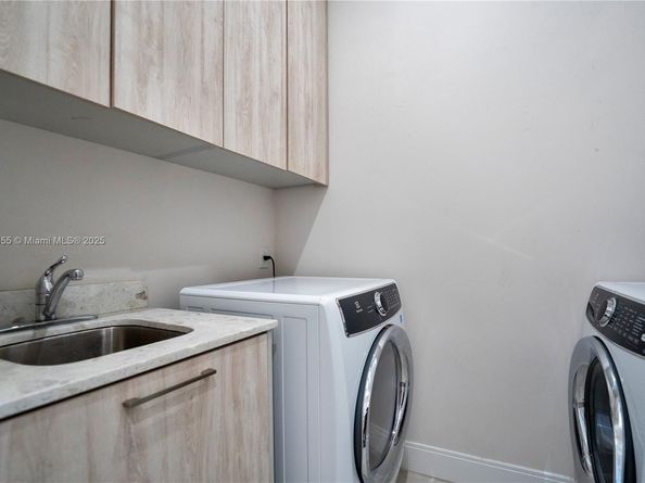 8279 NW 43rd St, Doral FL 33166