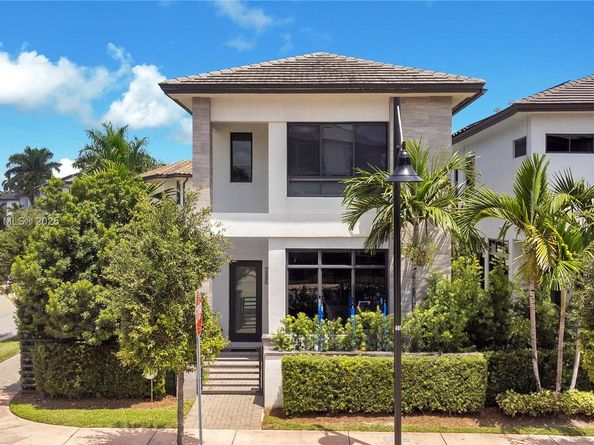 8279 NW 43rd St, Doral FL 33166