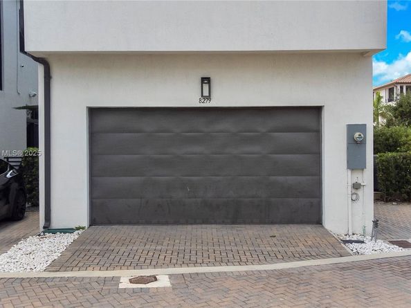 8279 NW 43rd St, Doral FL 33166