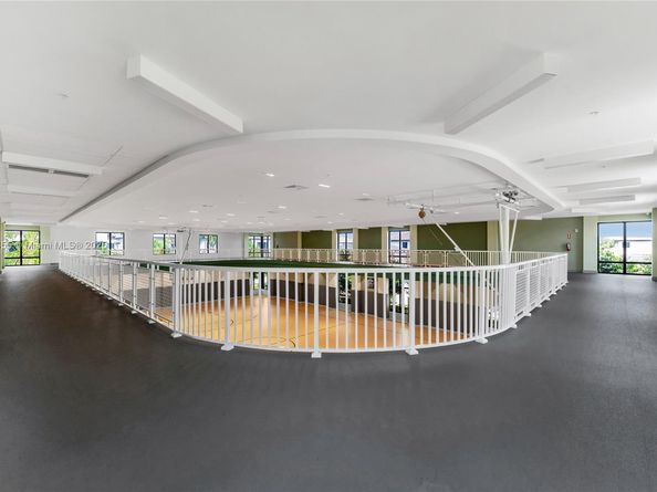8279 NW 43rd St, Doral FL 33166