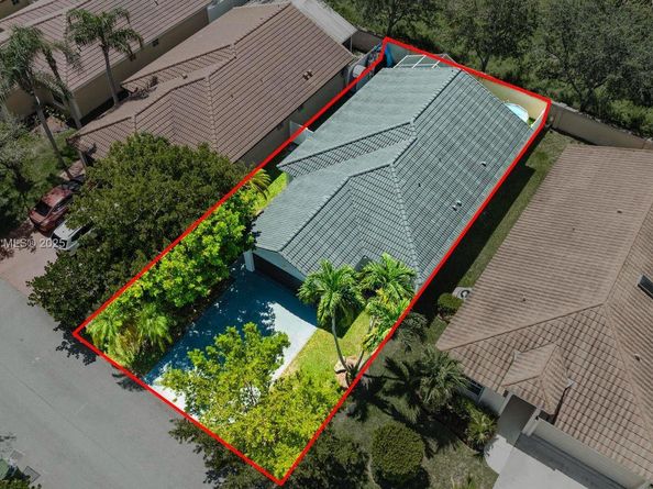 18266 NW 6th St, Pembroke Pines FL 33029