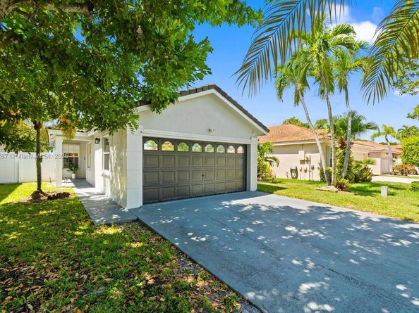 18266 NW 6th St, Pembroke Pines FL 33029