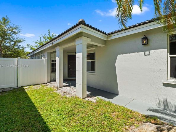 18266 NW 6th St, Pembroke Pines FL 33029