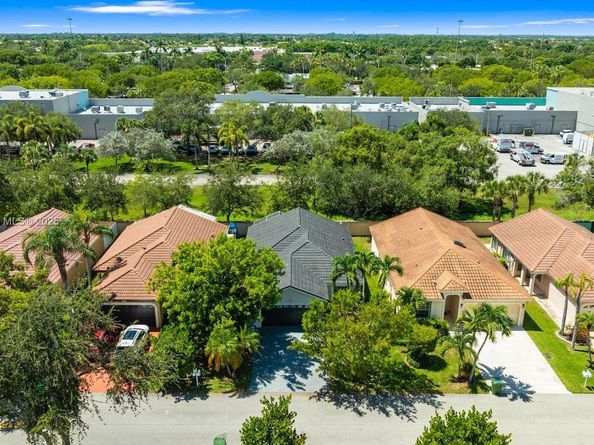 18266 NW 6th St, Pembroke Pines FL 33029