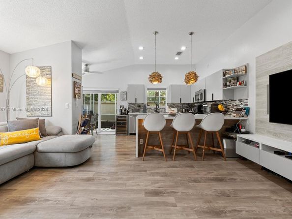 18266 NW 6th St, Pembroke Pines FL 33029