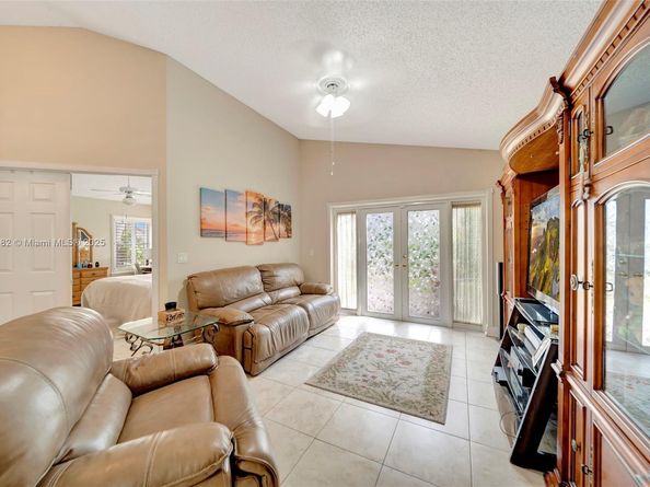 1653 SW 158th Ter, Pembroke Pines FL 33027