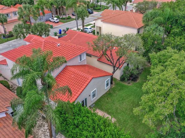 1653 SW 158th Ter, Pembroke Pines FL 33027