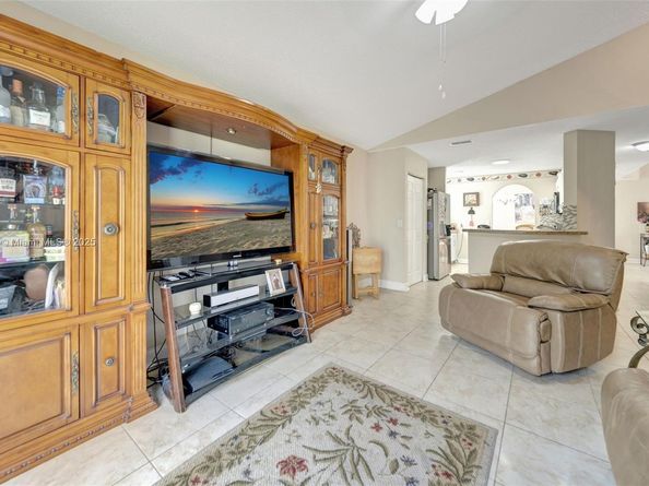1653 SW 158th Ter, Pembroke Pines FL 33027