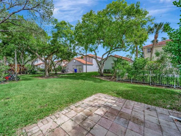 1653 SW 158th Ter, Pembroke Pines FL 33027