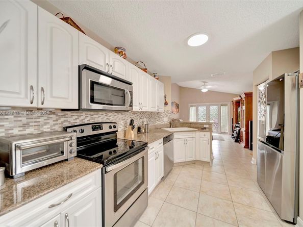 1653 SW 158th Ter, Pembroke Pines FL 33027