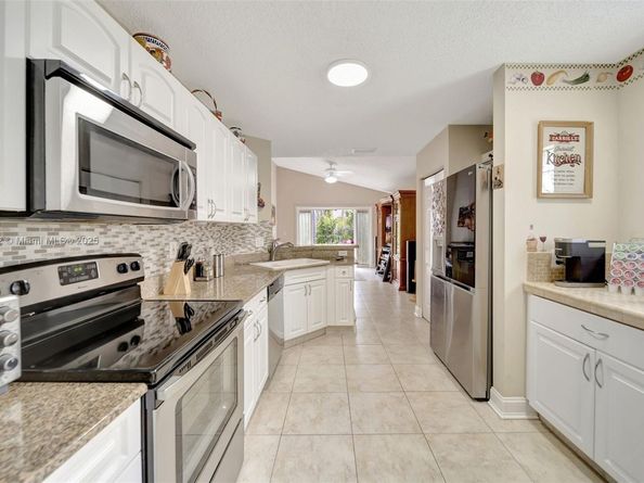 1653 SW 158th Ter, Pembroke Pines FL 33027