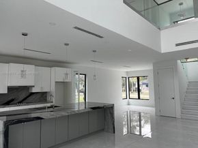 2 Hough Dr, Miami Springs FL 33166