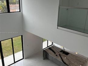 2 Hough Dr, Miami Springs FL 33166