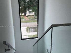 2 Hough Dr, Miami Springs FL 33166