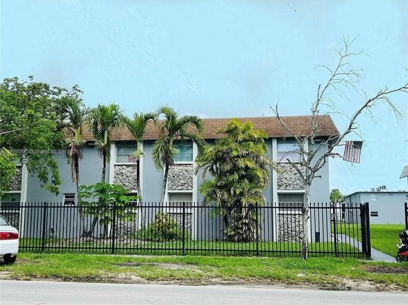 4300 SW 67th Ave 23, Miami FL 33155