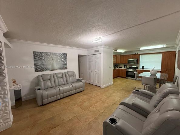 4300 SW 67th Ave 23, Miami FL 33155