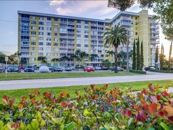4400 Hillcrest Dr 215B, Hollywood FL 33021