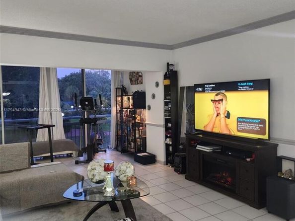 4400 Hillcrest Dr 215B, Hollywood FL 33021