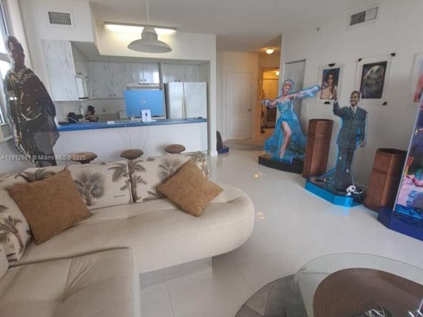 5085 NW 7th St 602, Miami FL 33126