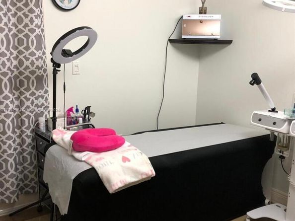 5085 NW 7th St 602, Miami FL 33126