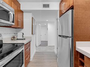 5845 Collins Ave 201, Miami Beach FL 33140