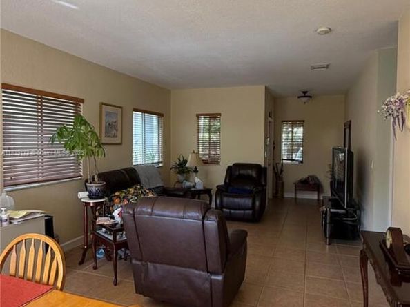 232 SE 32nd Ter, Homestead FL 33033