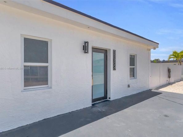 11824 SW 220th St, Miami FL 33170