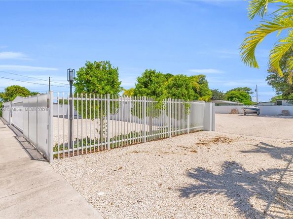 11824 SW 220th St, Miami FL 33170